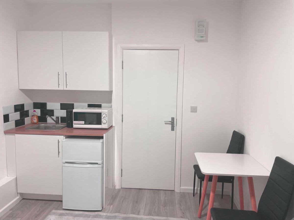 Studio Flat Private Bathroom Wc And Kitchenette Londyn Zewnętrze zdjęcie